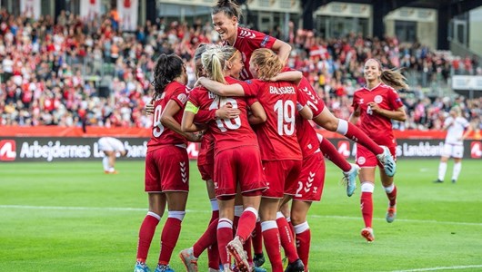 Kvindelandsholdet jubler på Viborg Stadion / Foto: dbufoto.dk / Anders Kjærbye